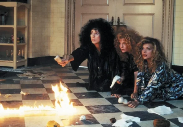 Imagen de una de las escenas de la película 'Las brujas de Eastwick' (1987)