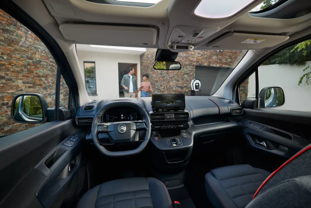El Citroën Berlingo cumple 30 años y saca una edición especial para que metas toda tu vida dentro Interior de la edición especial de los 30 años de Citroën Berlingo