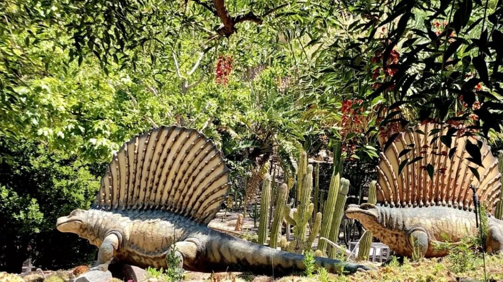 El truco para entrar a DinoPark Algar por menos de 10 euros este fin de semana Imagen que muestra a dinosaurios en DINO PARK de Alicante