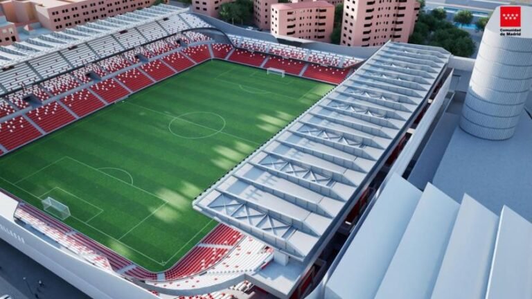 Imagen que muestra el diseño del nuevo estadio de Vallecas con vistas al césped