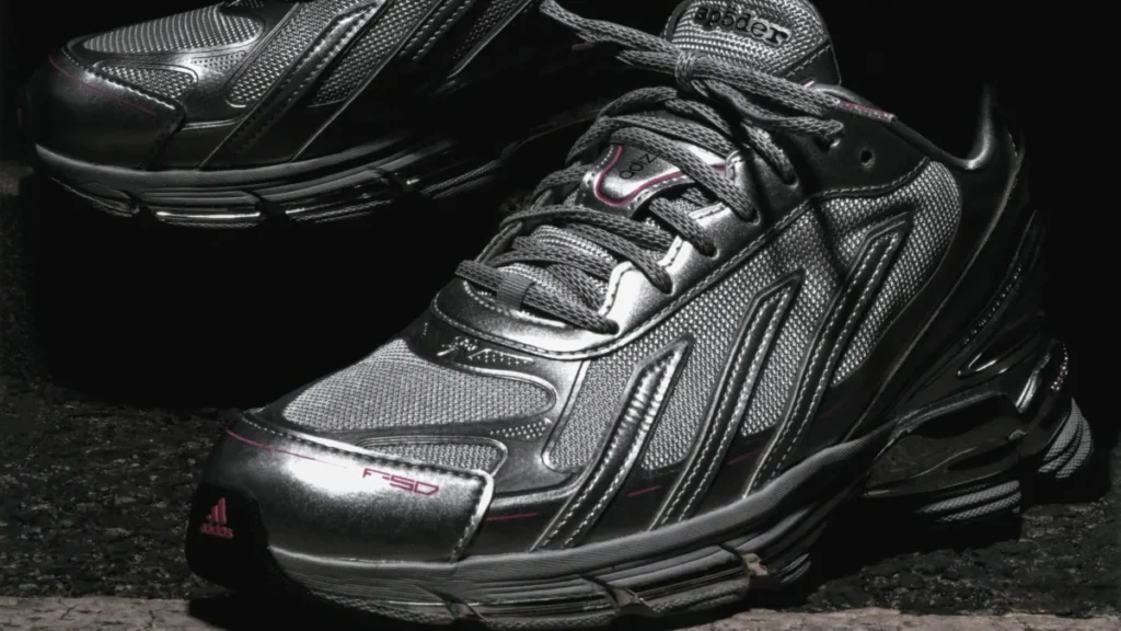 La mítica bota de fútbol de tu infancia cambia de forma: prepárate para ver este híbrido Imagen que muestra un par de las nuevas zapatillas de adidas x F50 Formotion SP5DER