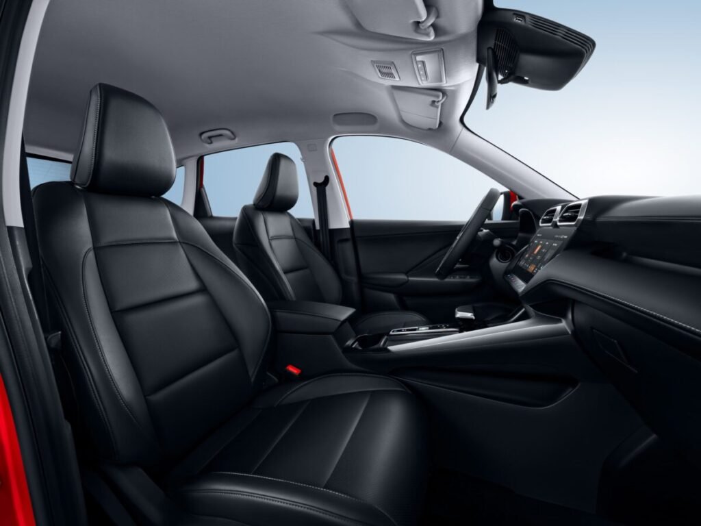 El golazo de MG con descuentos de hasta 12.800€ hasta final de mes Imagen del interior del MG ZS Hybrid donde muestra el asiento del conductor y del copiloto