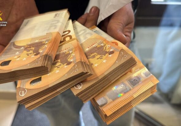 Imagen que muestra el dinero incautado en la operación Portus Cale en la Rioja de la Guardia Civil