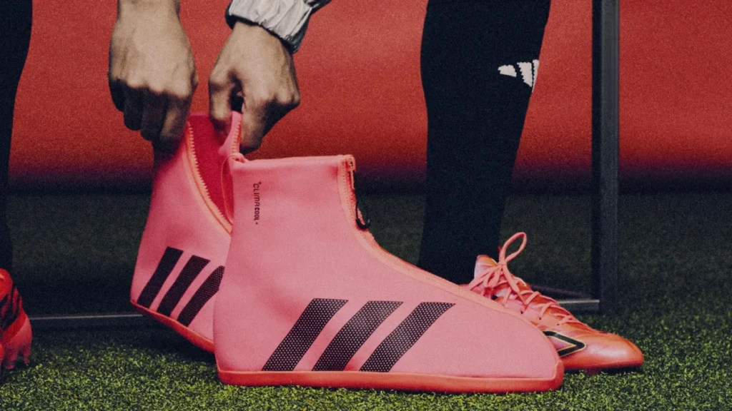 La locura futurista de adidas para combatir el calor en el Mundial 2026 Imagen que muestra en primer plano la innovación climacool de adidas para el Mundial 2026