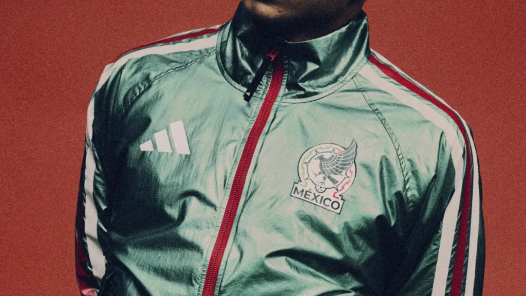 La locura futurista de adidas para combatir el calor en el Mundial 2026 Imagen que muestra la innovación en la chaqueta de refrigeración para el mundial