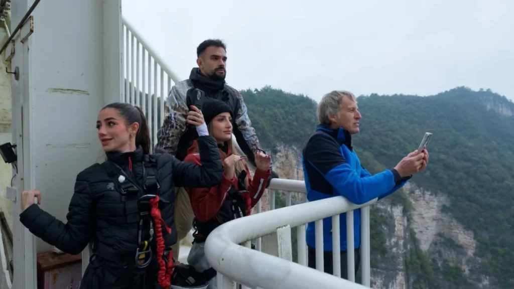 De la Gran Muralla al bungee jumping más alto del mundo: los secretos del nuevo viaje de Jesús Calleja Imagen de una de las escenas del nuevo programa de Jesús Calleja con sus invitados