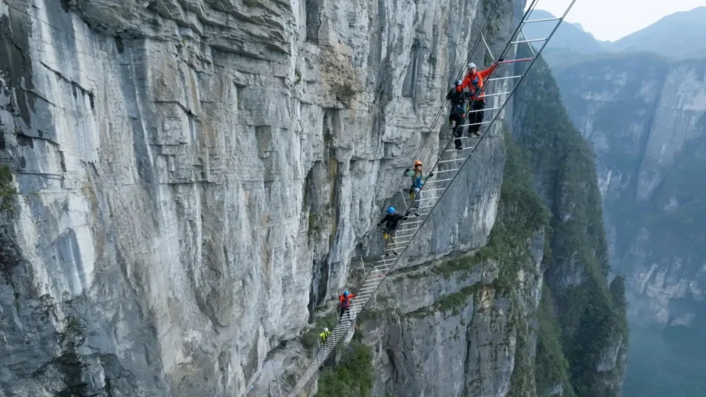 De la Gran Muralla al bungee jumping más alto del mundo: los secretos del nuevo viaje de Jesús Calleja Imagen que muestra una de las escenas del nuevo programa de Jesús Calleja