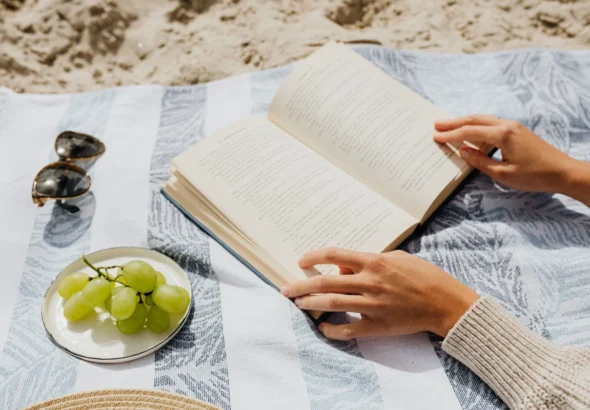 Tres lecturas imprescindibles para este verano. El libro que acompaña en la playa.