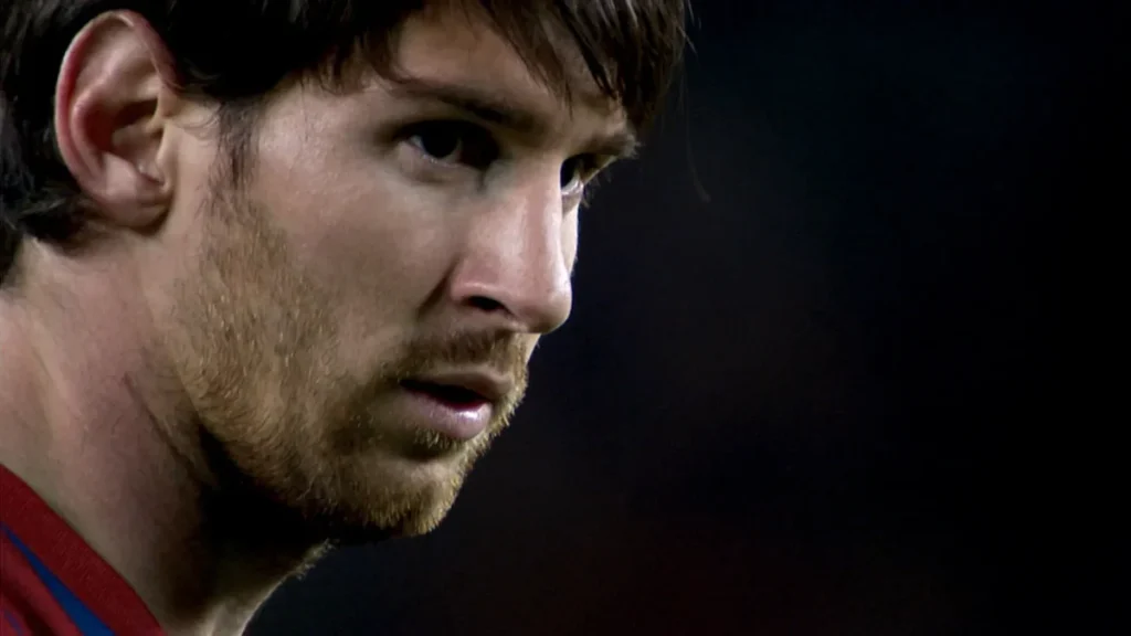 ¿Cómo cambiaron el fútbol Messi y Cristiano? El documental que revela los secretos de su guerra Lionel Messi en un partido con la camiseta del FC Barcelona