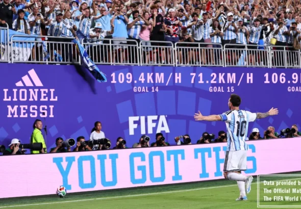 Imagen de Leo Messi celebrando uno de los tres goles del triplete en el Mundial