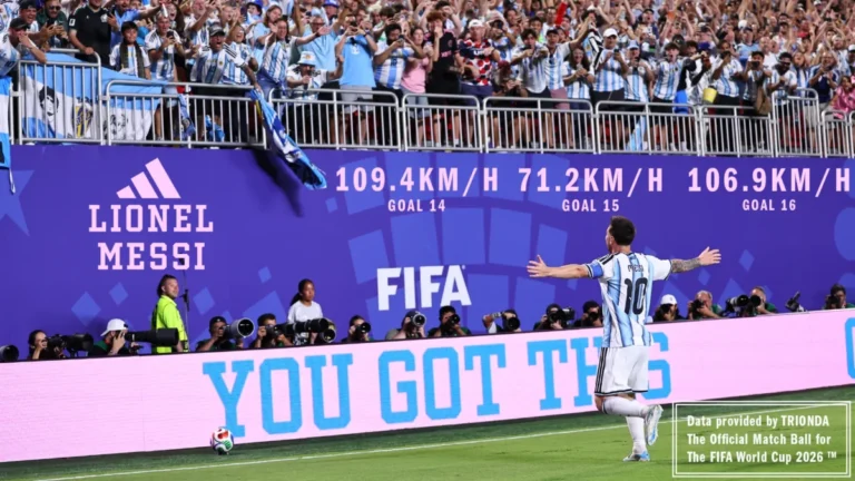 Imagen de Leo Messi celebrando uno de los tres goles del triplete en el Mundial