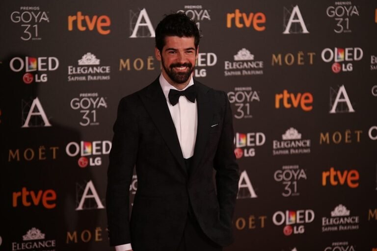 Fallece Cristina Blanco, la madre de Miguel Ángel Muñoz a los 61 años Imagen que muestra a Miguel Angel Muñoz en un photocall