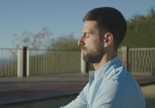 Imagen que muestra a Novak Djokovic en una de las escenas del documental de Prime Video
