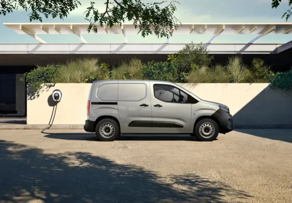 Imagen que muestra el exrerior lateral de la nueva PEUGEOT PARTNER ACTIVE