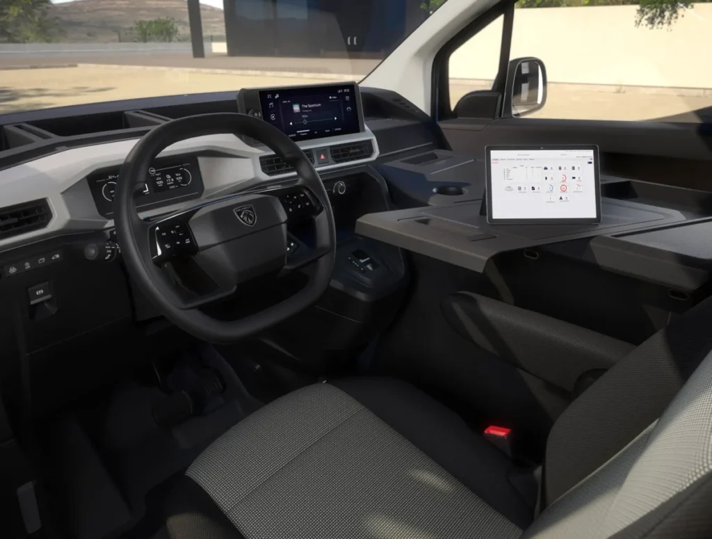 Qué pasa con el nuevo modelo de Peugeot que promete arreglarte el espacio de carga Imagen que muestra el interior de la nueva PEUGEOT PARTNER ACTIVE