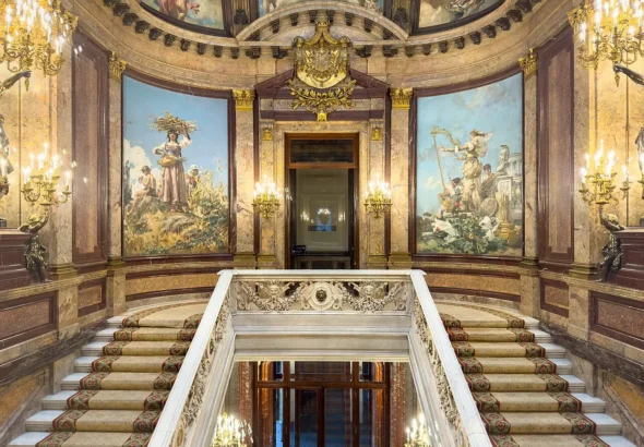 Imagen que muestra una de las escaleras interiores del Palacio de Linares en Madrid