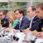 Imagen que muestra al alcalde de Madrid, José Luis Martínez Almeida junto a los representantes de los servicios municipales por la visita del Papa León XIV a Madrid