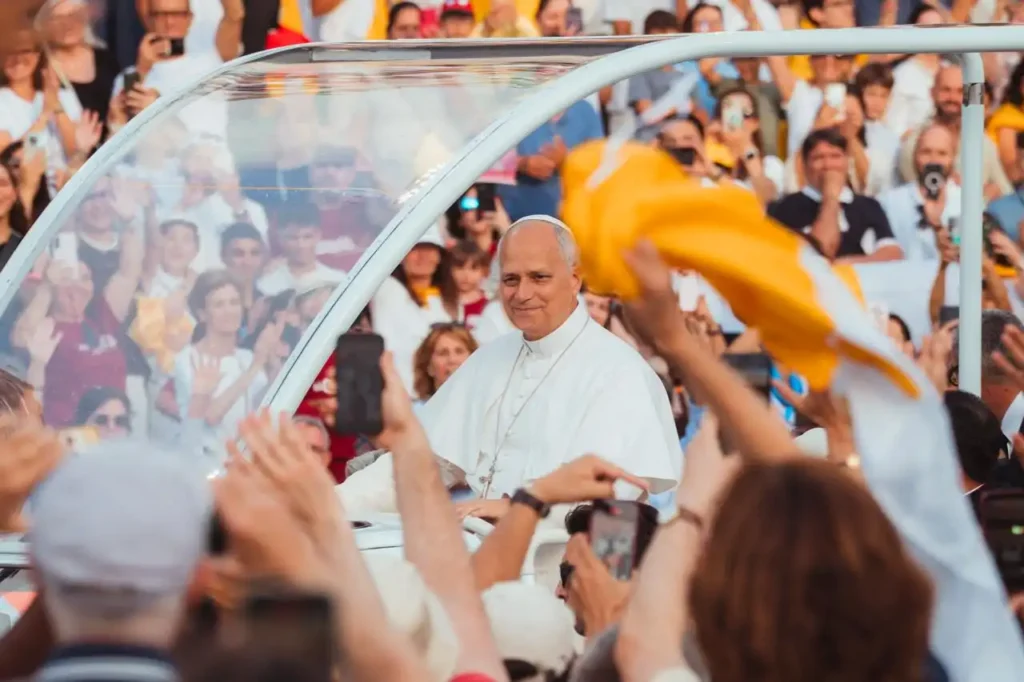 El emocionante homenaje del Papa León XIV al "arquitecto de Dios" que a impactado al mundo Imagen del Papa León XIV en su recorrido por las calles de Barcelona