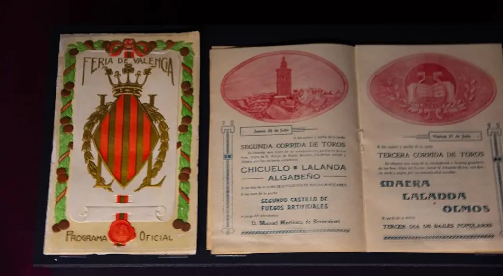 ¿Por qué se llama Feria de Julio? El secreto del siglo XIX que cambió los veranos de Valencia Imagen de archivo que muestra los programas de la FERIA DE JULIO DE VALENCIA de los años 1915 y 1923