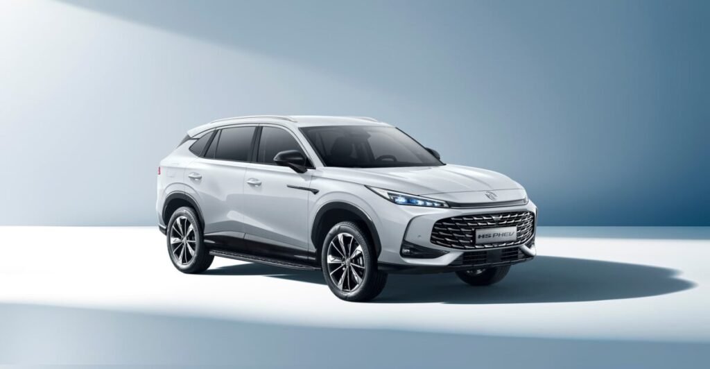 El golazo de MG con descuentos de hasta 12.800€ hasta final de mes Imagen exterior del MG HS PHEV