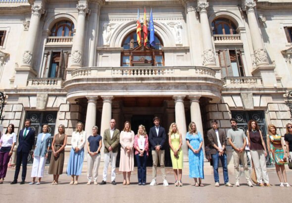 Representantes de los distintos partidos políticos del Ayuntamiento guardaron un minuto de silencio por el terremoto de Venezuela