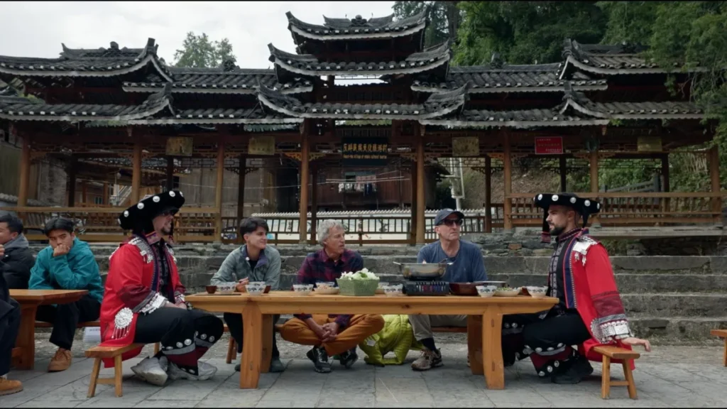 Jesús Calleja se lleva a Luis Zahera, María Pérez y Gorka Otxoa al corazón rural de China Imagen que muestra a los invitados del programa que se emitirá el 29 de junio en la china rural de Universo Calleja