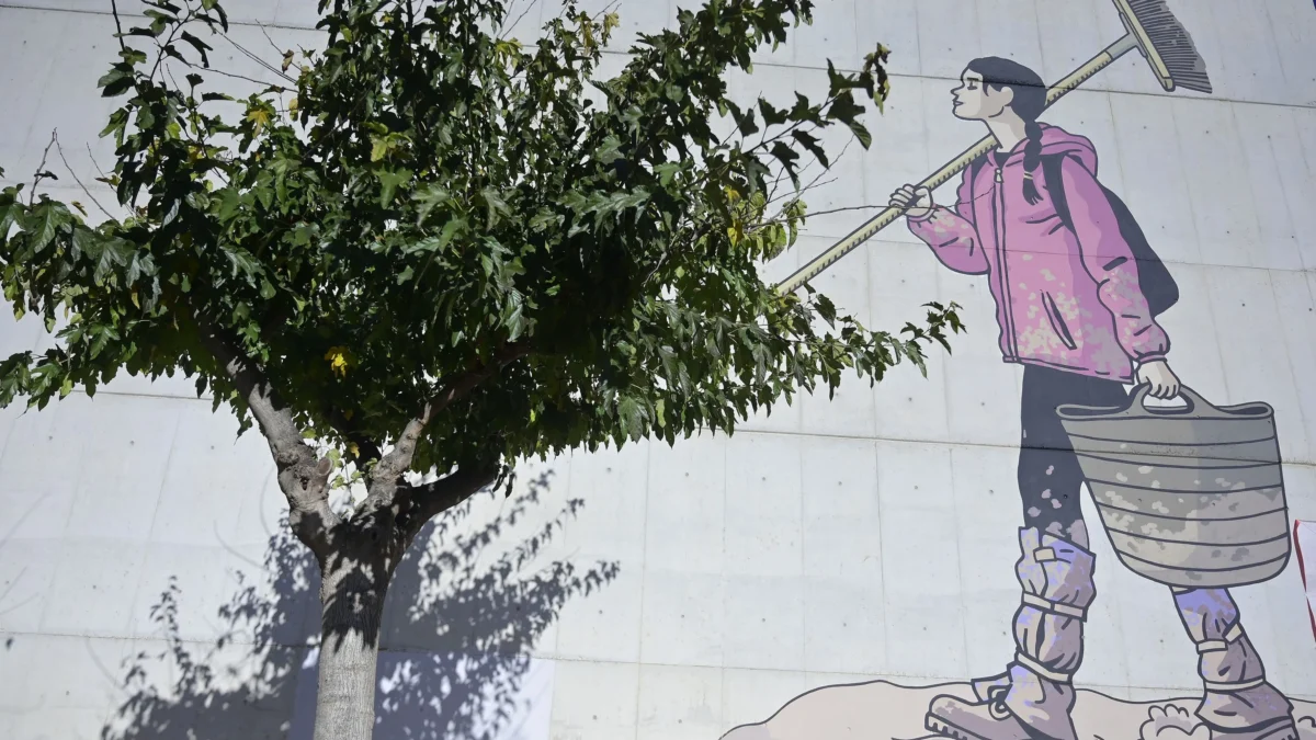 Imagen que muestra el mural pintado por los voluntarios de la DANA por Paco Roca