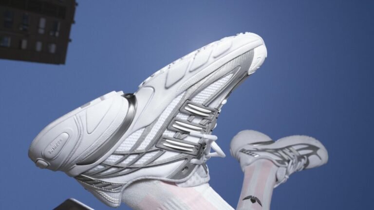 Imagen de las nuevas adidas Originals ADISTAR XLG de color blanco de la temporada de invierto 26-27