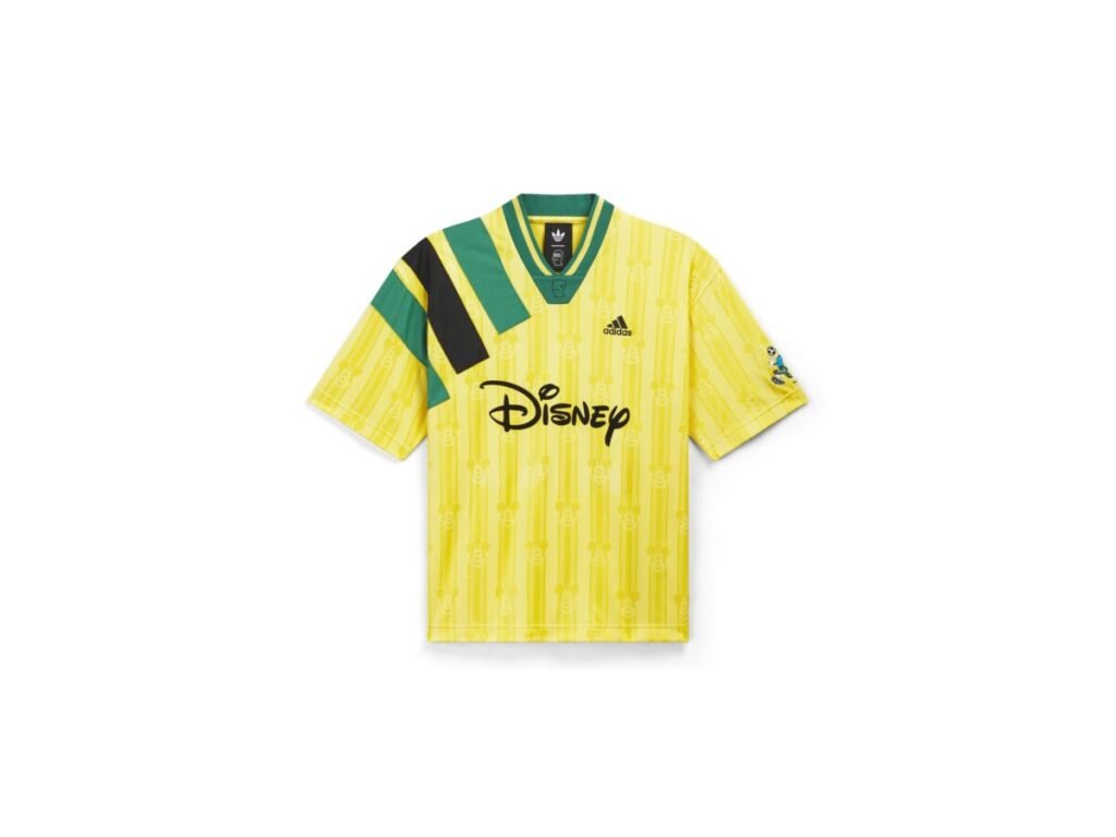 El calzado híbrido de adidas con Brain Dead que reimagina el fútbol de los 90 para la calle Camiseta de manga corta amarilla con una raya negra y dos verdes de la nueva colección de adidas en colaboración con Brain Dead y adidas