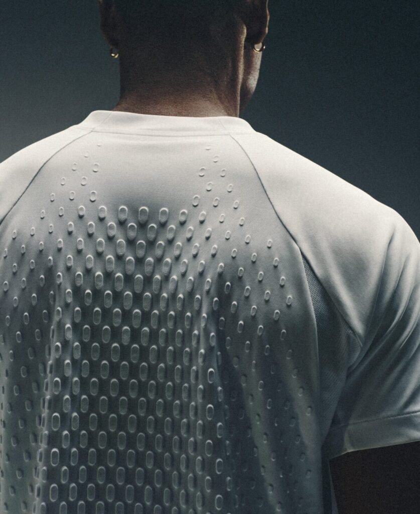 Prepárate para jubilar tus polos si odias la sensación de sudor al jugar al tennis Camisa blanca con diseño texturizado.