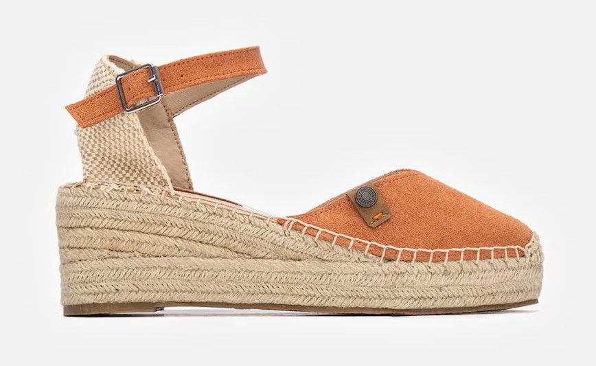 Del chollo de Sfera al lujo de Timberland: las sandalías de cuña del verano alpargata naranja Refresh de cuña con hebilla en metal para agarre de pie
