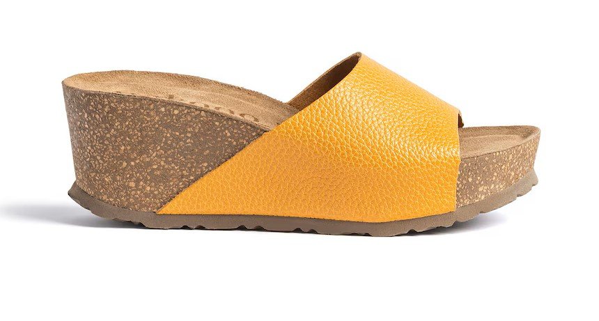 Del chollo de Sfera al lujo de Timberland: las sandalías de cuña del verano Sandalia de cuña Yokono hecha con piel natural