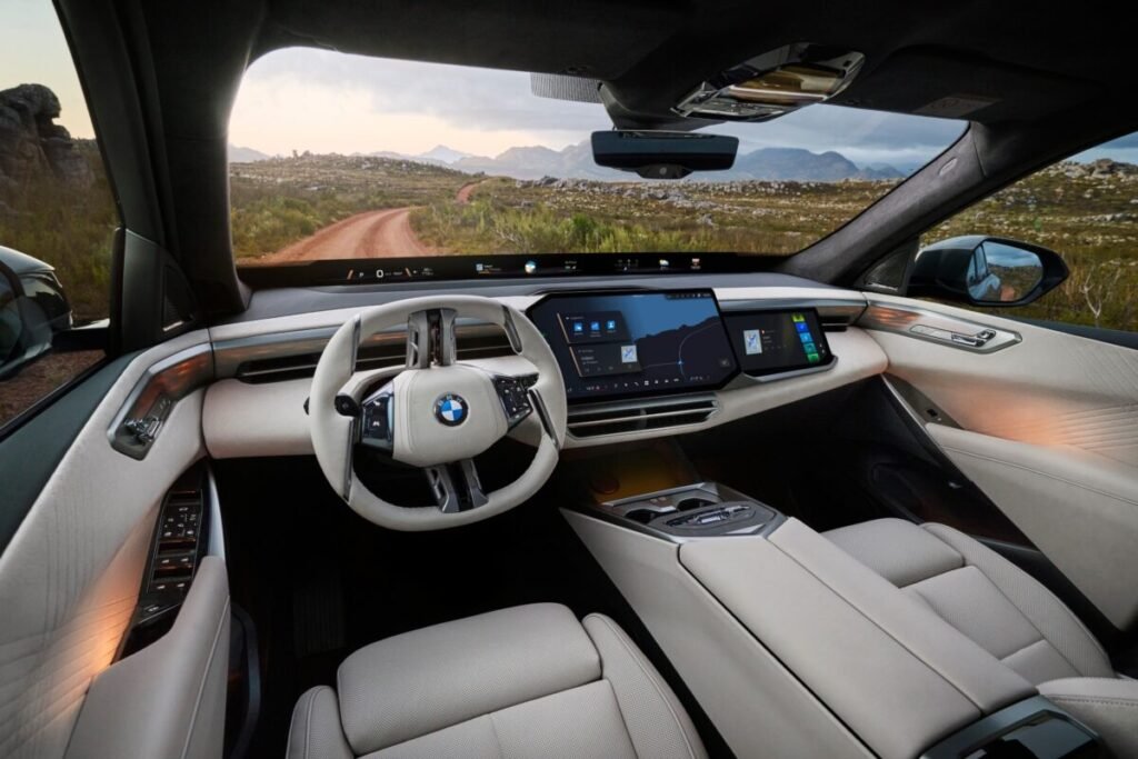 El nuevo BMW X5 viene con todo: 5 motores distintos y una autonomía salvaje de 845 km Imagen del interior del nuevo BMW X5 2026 con la tapiceria en color claro