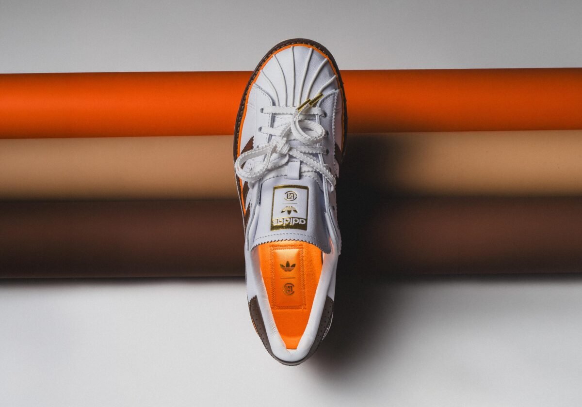 Adiós a aburrirte con las zapatillas blancas de siempre Las CLOT Superstar by Edison Chen rediseñan el diseño clásico de las zapatillas blancas con una piel de exclente calidad.