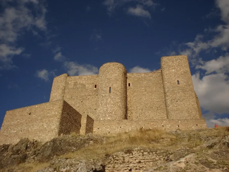 El Castillo de Segura en Jaén , que muestra uno de los laterales.