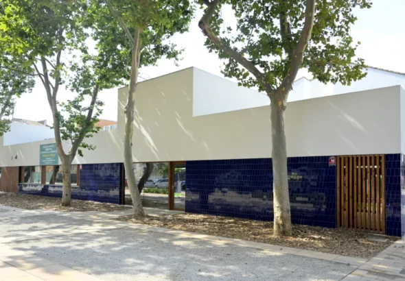 La escoleta del Cabanyal abrirá en Septiembre con 51 plazas para niños y ya muestra en la imagen su renovada fachada
