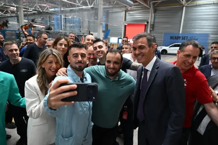 Ford y Geely firman un acuerdo para fabricar coches en la planta de Almussafes de Valencia.