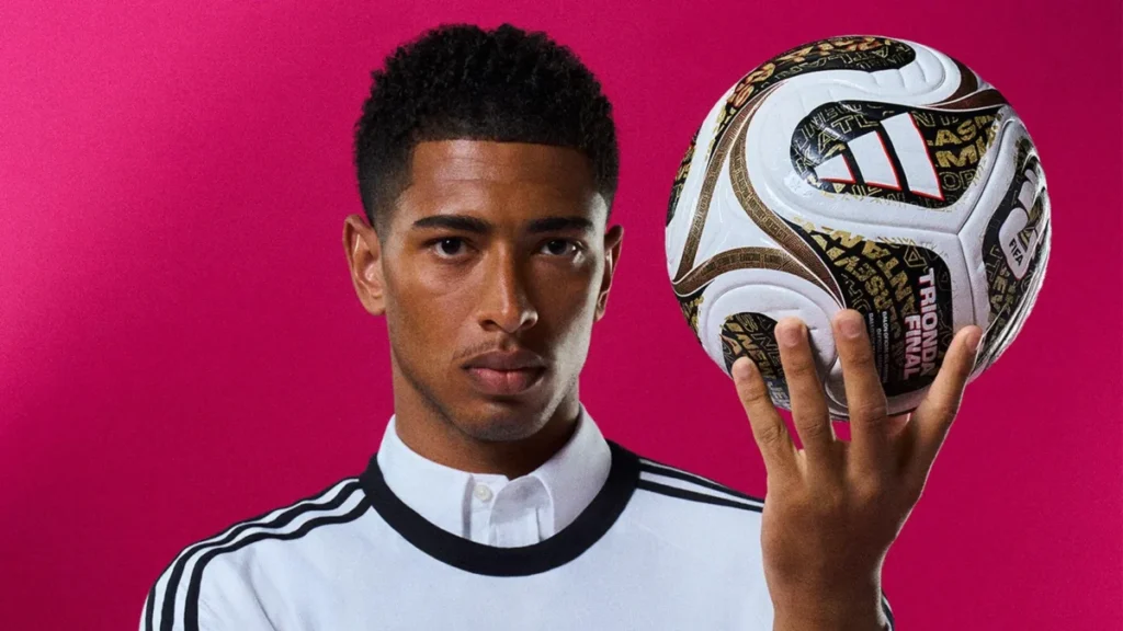 Así es el Trionda Final, el balón de oro y negro de adidas para la final del Mundial 2026 Jude Bellingham con el balón de adidas Trionda Final diseñado para los últimos partidos del Mundial de 2026 con la última tecnología de precisión