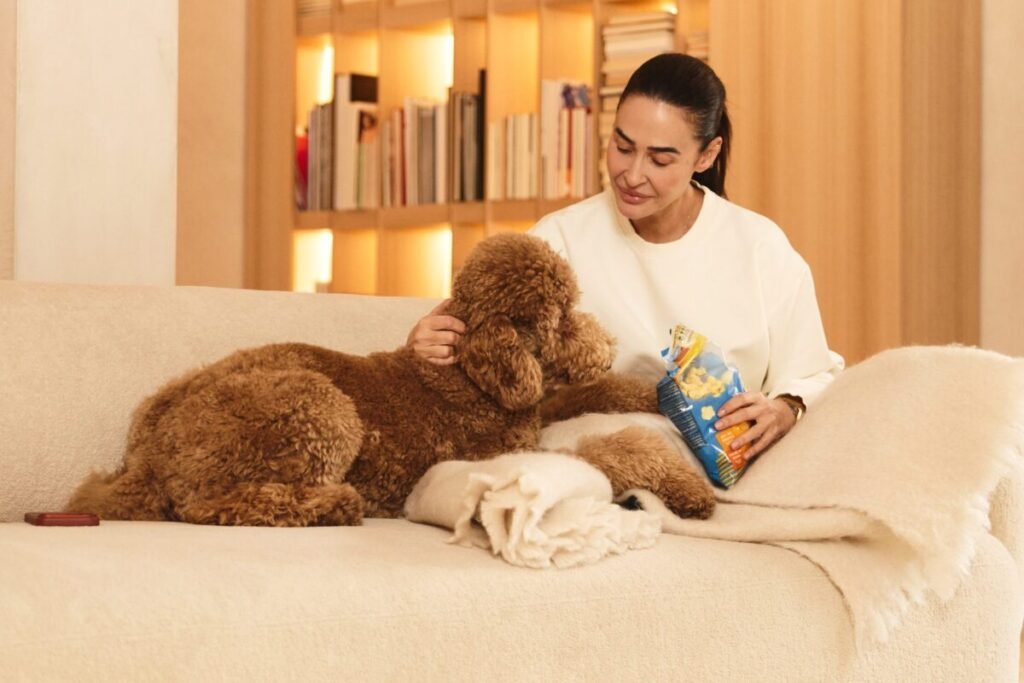 Las Berrocal regresan a Movistar Plus: fecha de estreno y sorpresas de la temporada 2 Las Berrocal estrenan temporada 2, la imagen muestra a Vicky con su perro en una de las imágenes