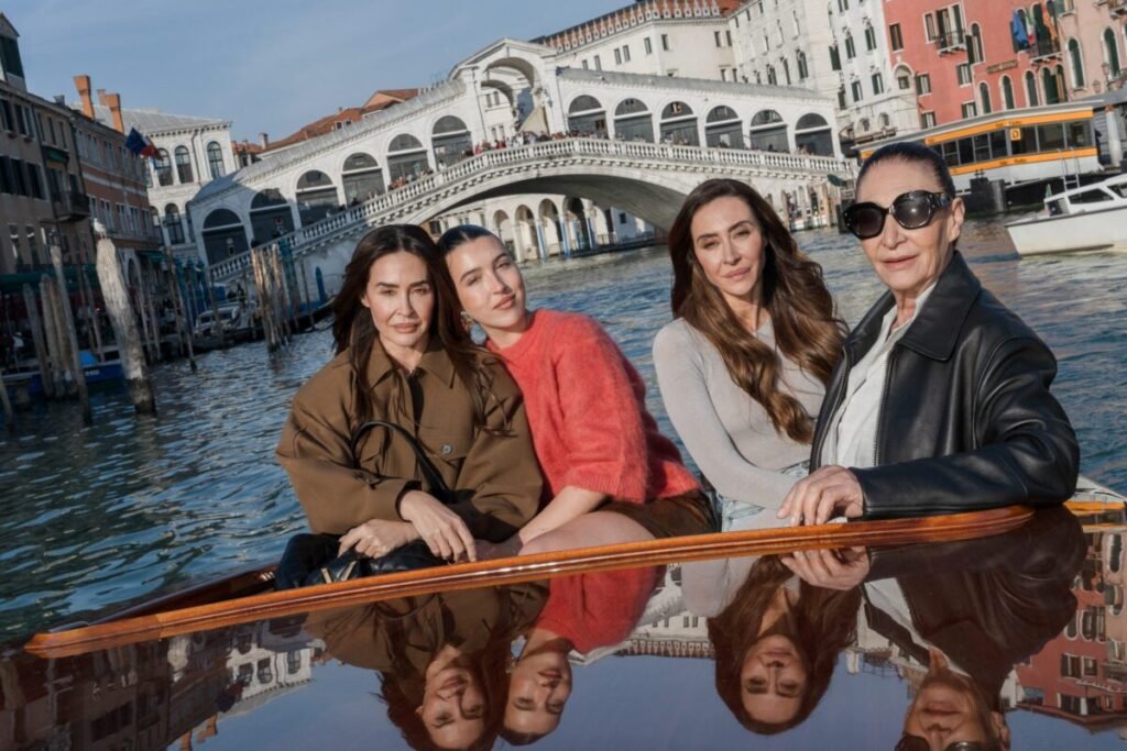 Las Berrocal regresan a Movistar Plus: fecha de estreno y sorpresas de la temporada 2 Las Berrocal en Venecia, en una de las imágenes de la Temporada 2