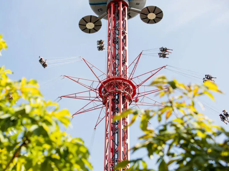 Parque de atracciones de Madrid, que muestra en la imagen una de éstas.