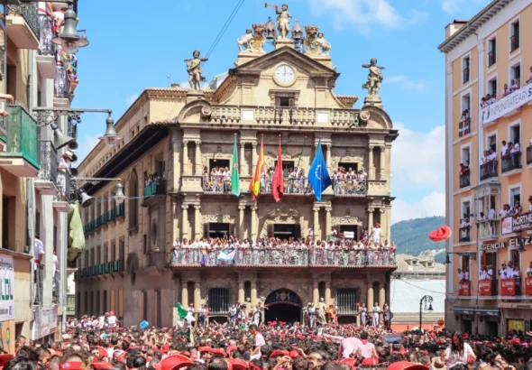 San Fermín Pamplona muestra la plaza del chupinazo para ilustrar el programa completo del 12 de julio de 2026