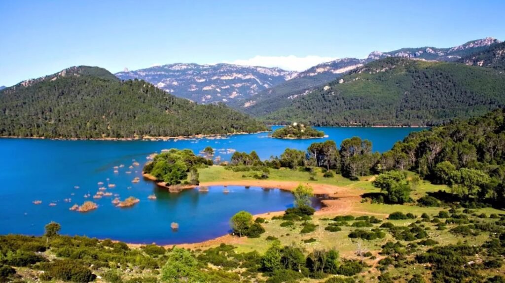 Las escapadas a Jaén que mejor explican por qué la naturaleza se ha convertido en tendencia Imagen que muestra la sierra de Cazorla de Jaén