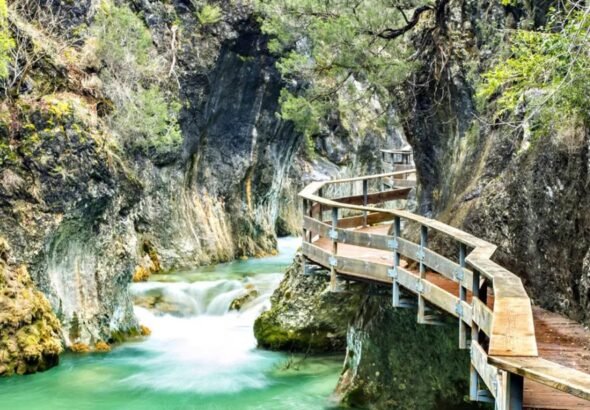 Imagen que muestra la Sierra de Jaén sobre la oferta del Hotel Don Juan