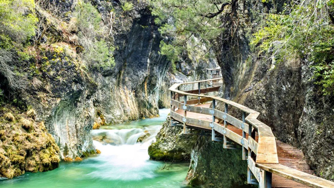 Imagen que muestra la Sierra de Jaén sobre la oferta del Hotel Don Juan