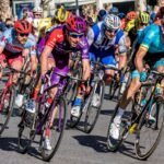 Imagen que muestra ciclistas profesionales por el Tour de Francia con salida en Barcelona