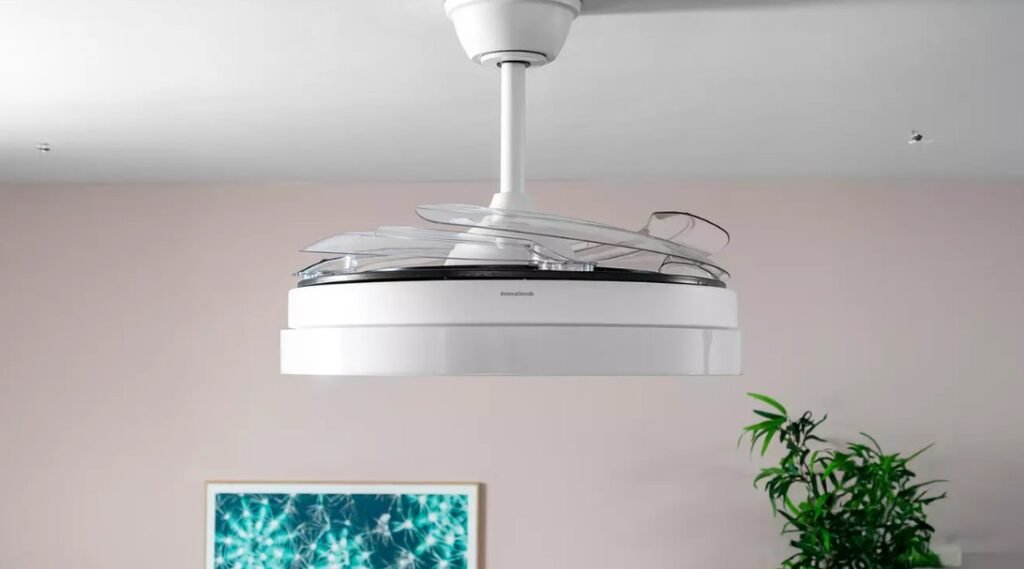 Las aspas de este ventilador de techo se esconden cuando lo apagas Imagen que muestra las aspas del ventilador de techo recogidas