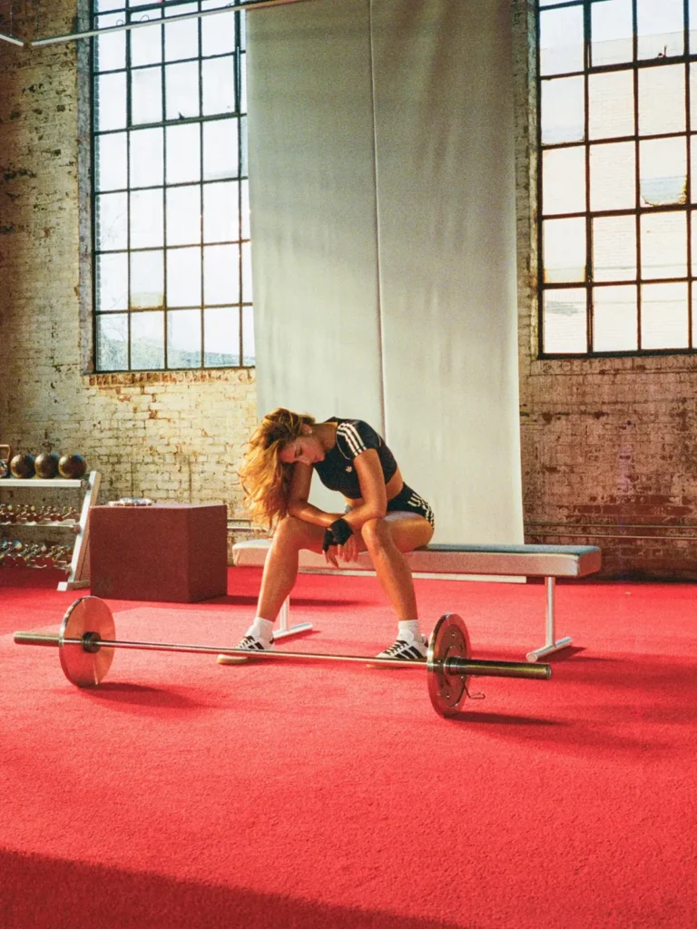 De la calle al gimnasio: adidas estrena la línea Originals Sport desde 40 euros Imagen de la nueva colección de adidas Originals Sport que muestra a una chica en el gimnasio