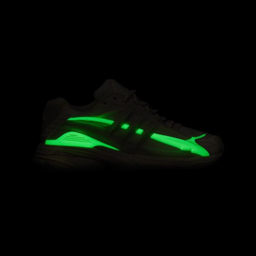Pharrell Williams y adidas Originals desvelan las VIRGINIA Adistar Jellyfish Triple White La imagen muestra las nuevas zapatillas de colaboración de adidas con Pharrell Williams con los detalles