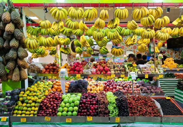 La ayuda a mercados en Madrid para rehabilitar las tiendas muestra la imagen una de las tiendas del mercado